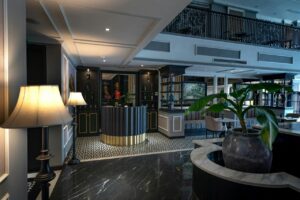 Recepción de un hotel moderno en Santa Lucía, Camagüey