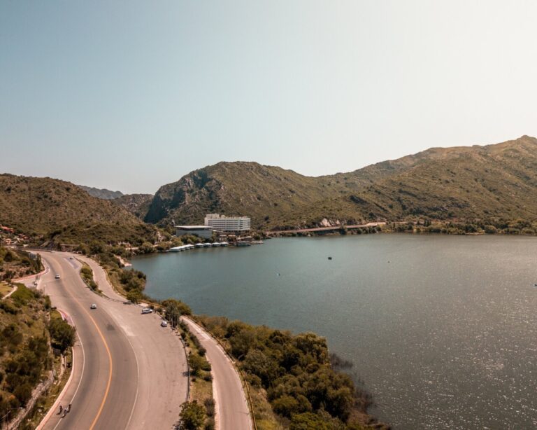 Vista panorámica del dique Paso de las Carretas en San Luis