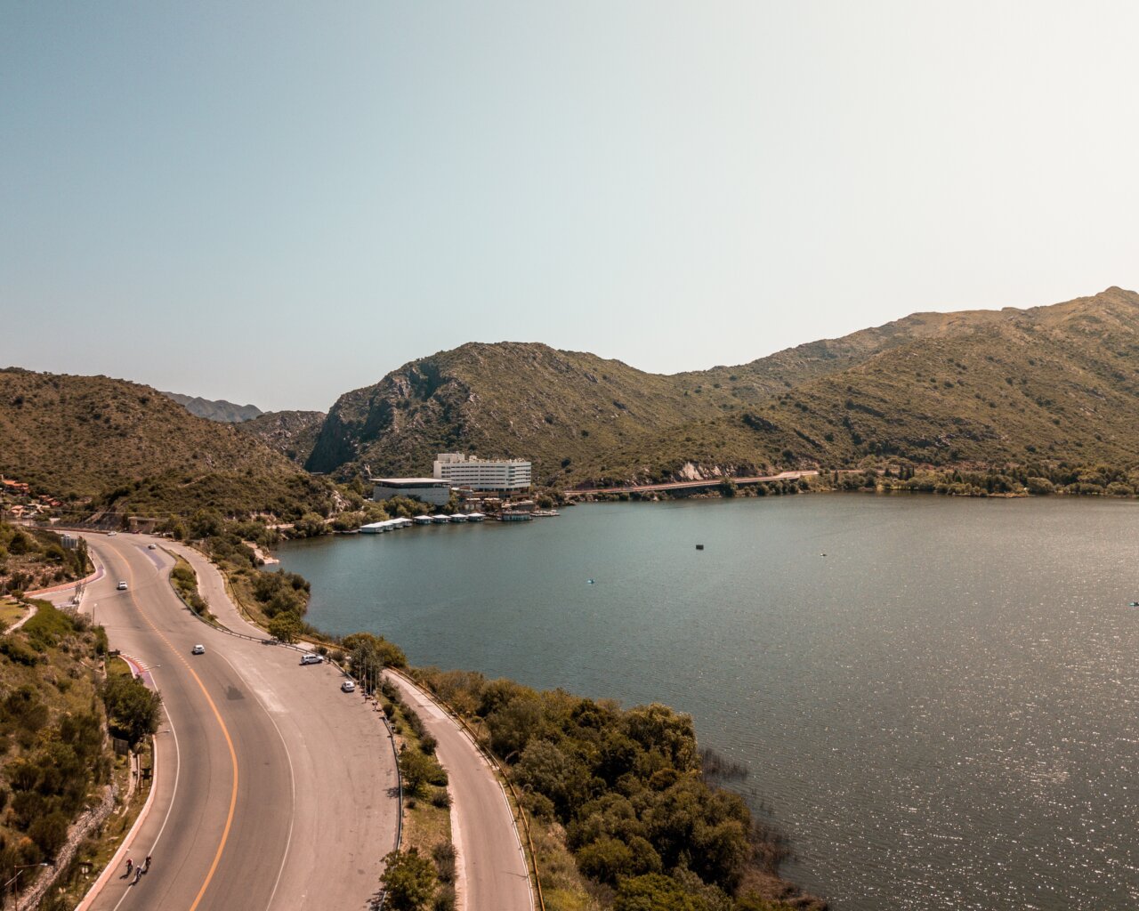 Vista panorámica del dique Paso de las Carretas en San Luis