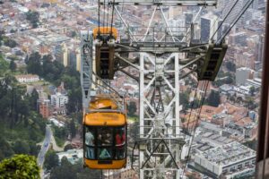 Teleférico en Moquegua con vistas panorámicas de la ciudad