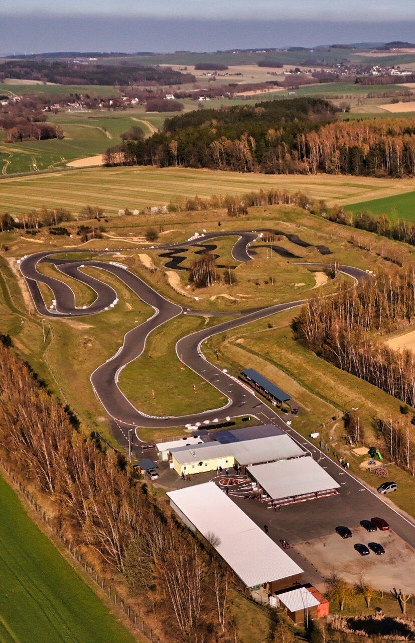 Vista aérea del autódromo en Villa Soldati con pistas y áreas verdes